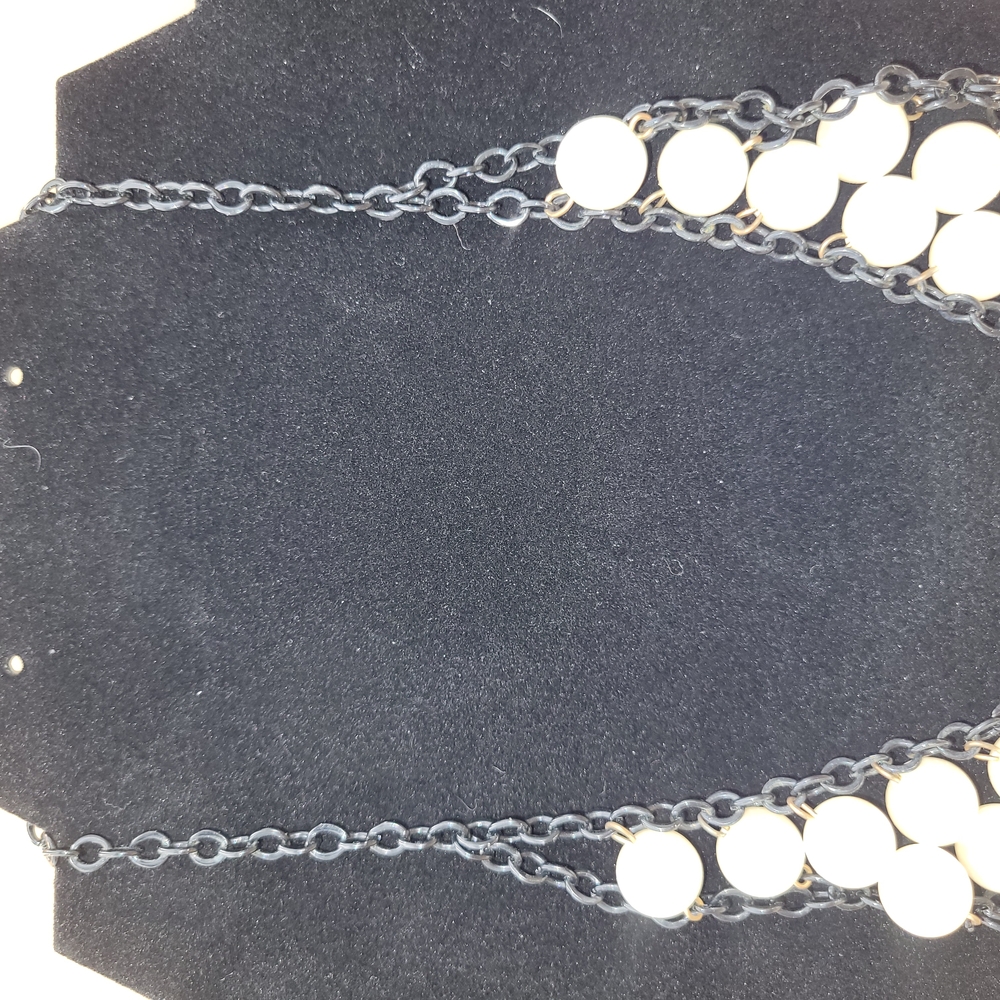 Elegant Pearl Necklace with Black Chain - Picture 3 of 4
